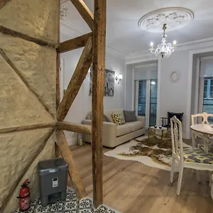 Lovelystay - Vintage Flat Near Santa Justa Elevator! Apartamento